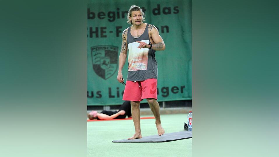 Wir haben Tigers-St&uuml;rmer Ren&eacute; R&ouml;thke beim 'Rock Your Body'-Bootcamp besucht. (Foto: Fabian Ro&szlig;mann)
