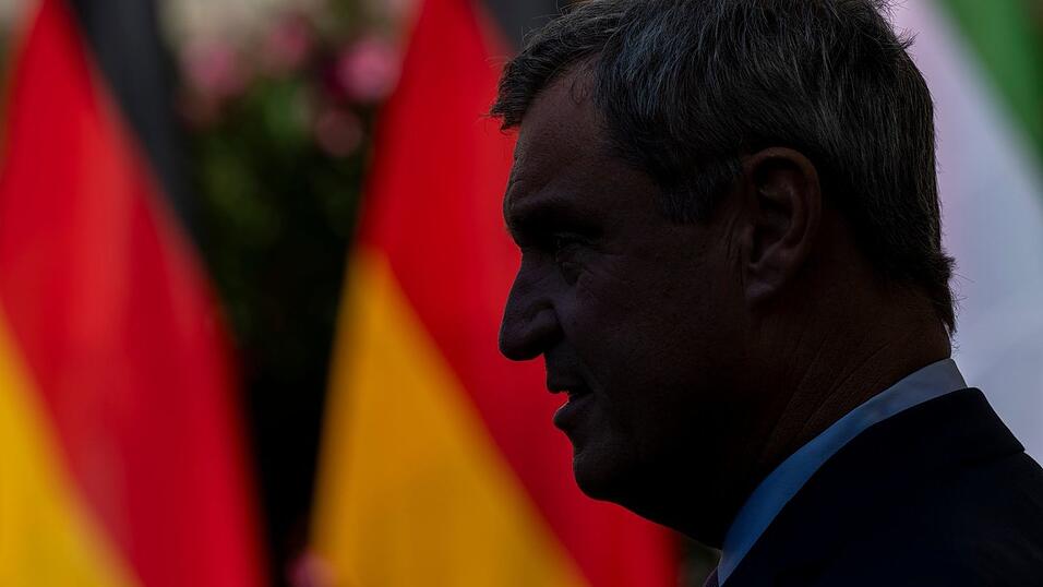 Je höher der Druck auf Kanzler Merz steigt, desto häufiger fällt auch der Name von Markus Söder als möglicher Nachfolger. Je höher der Druck auf Kanzler Merz steigt, desto häufiger fällt auch der Name von Markus Söder als möglicher Nachfolger.