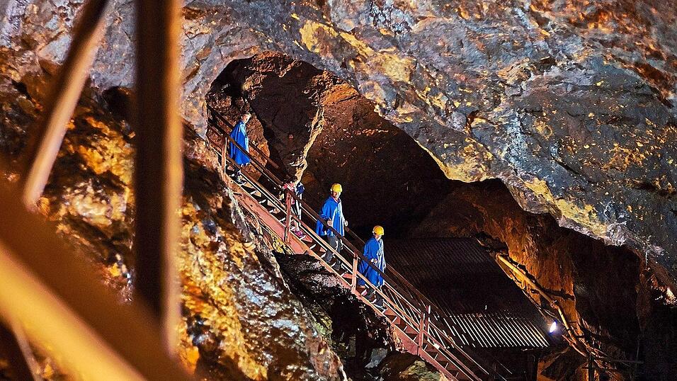 Das Historische Besucherbergwerk Silberberg in Bodenmais ist ein beliebtes Ausflugsziel und bei den angebotenen Führungen lässt es sich bei fünf Grad sehr gut aushalten. Das Historische Besucherbergwerk Silberberg in Bodenmais ist ein beliebtes Ausflugsziel und bei den angebotenen Führungen lässt es sich bei fünf Grad sehr gut aushalten.