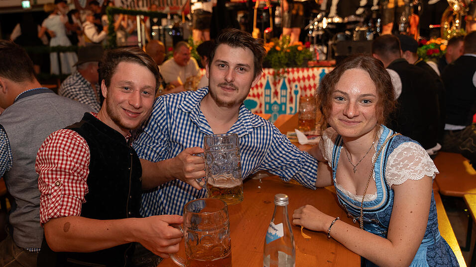 Die Partybilder vom Freitag, 11. August 2023, aus dem Festzelt Greindl. Die Partybilder vom Freitag, 11. August 2023, aus dem Festzelt Greindl.