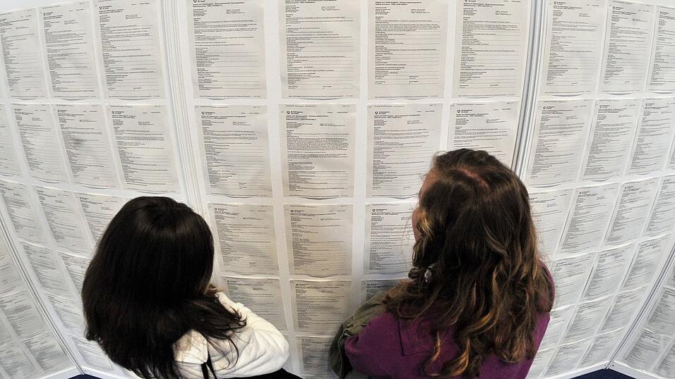 Erneute Stellensuche: Wer Probleme mit seinem Ausbildungsbetrieb hat, kann die Firma unter bestimmten Umst&auml;nden auch wechseln.