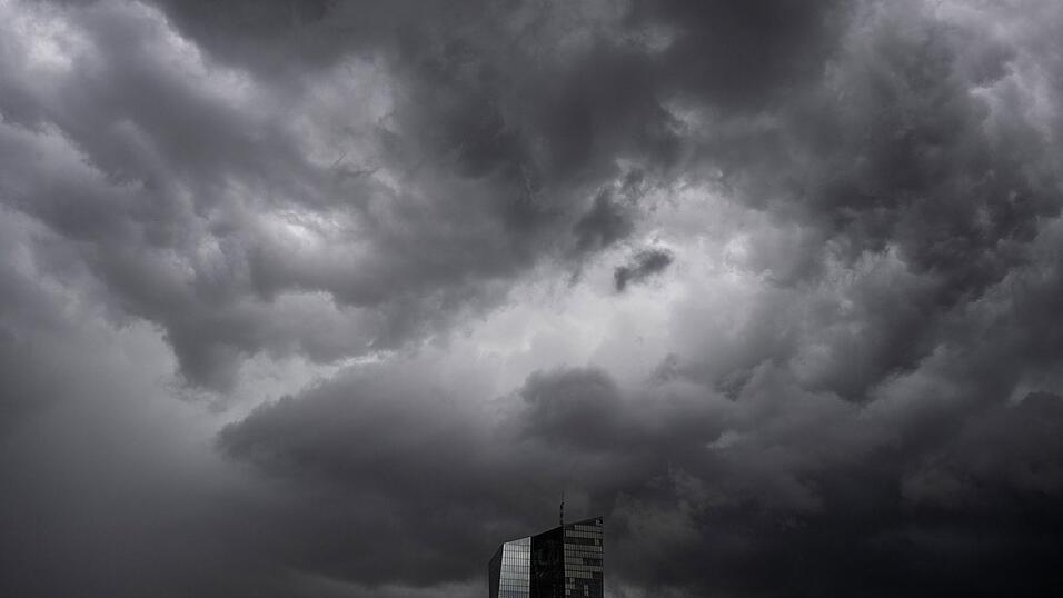Die Bankenaufsicht der Europäischen Zentralbank (EZB) nimmt regelmäßig die Krisenfestigkeit großer Banken im Euroraum unter die Lupe. (Symbolbild)