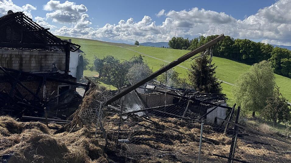 Am Tag nach dem Brand in Irlseign wurde das Ausma&szlig; der Zerst&ouml;rung deutlich.