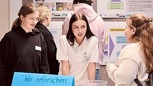 An Ständen wurden die verschiedenen Bereiche vorgestellt. An Ständen wurden die verschiedenen Bereiche vorgestellt.