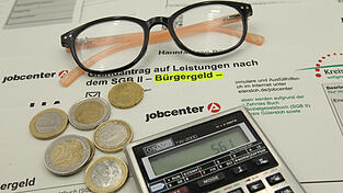 Lange hat die Koalition um eine Reform des Bürgergelds gerungen. An diesem Mittwoch beschließt die Regierung wohl Verschärfungen. Lange hat die Koalition um eine Reform des Bürgergelds gerungen. An diesem Mittwoch beschließt die Regierung wohl Verschärfungen.