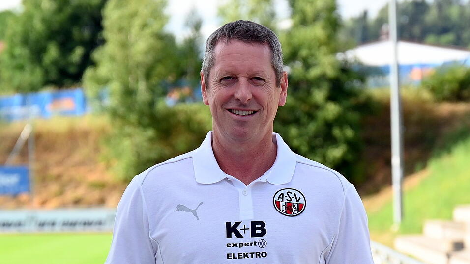 Nicht nur R&uuml;diger Altmann, Fu&szlig;ball-Abteilungsleiter beim ASV Cham, fiebert dem Ortstermin im Stadion an der Further Stra&szlig;e am 10. M&auml;rz entgegen.