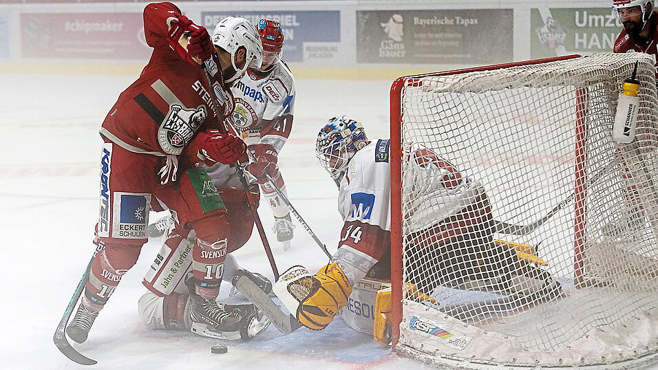 Landshuts Torh&uuml;ter Jonas Langmann hat ma&szlig;geblichen Anteil am Landshuter 1:0-Sieg im Derby gegen Regensburg und feiert damit gleich in seinem zweiten Ligaeinsatz f&uuml;r den EVL einen Shutout.