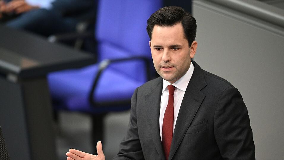 Der Vorsitzende der Jungen Union, Johannes Winkel, verlangt von der Bundesregierung große Sozialreformen. (Archivfoto) Der Vorsitzende der Jungen Union, Johannes Winkel, verlangt von der Bundesregierung große Sozialreformen. (Archivfoto)