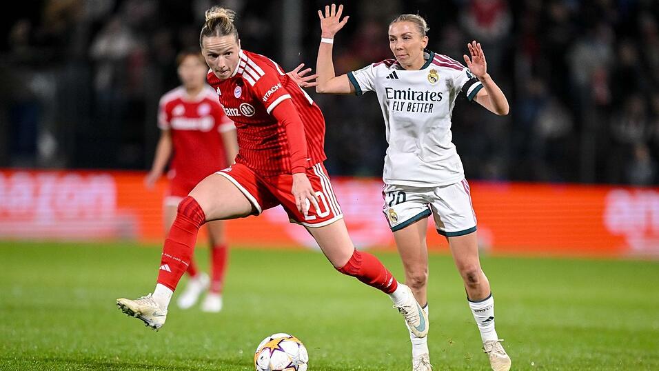 Duell zweier DFB-Nationalspielerinnen: Bayerns Kett (links) und Madrids Sen&szlig;.