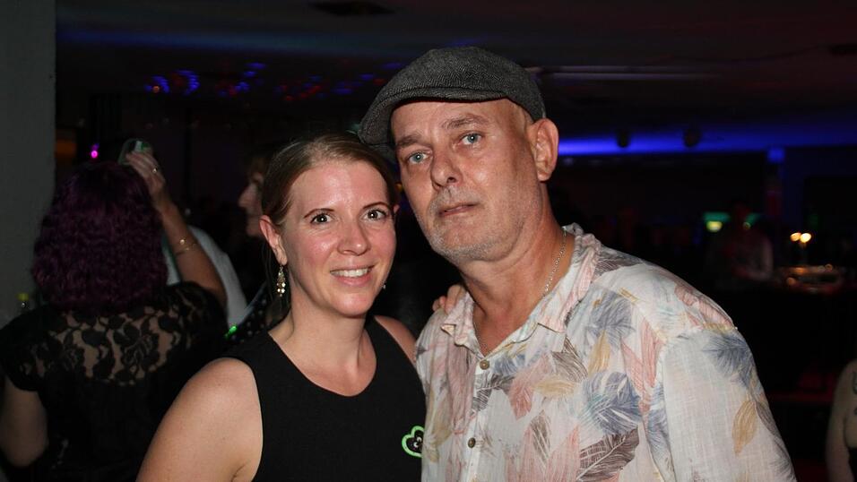 Mit Musik, Getränken und guter Gesellschaft war es ein Mal mehr ein unvergesslicher Eskara-Abend. Mit Musik, Getränken und guter Gesellschaft war es ein Mal mehr ein unvergesslicher Eskara-Abend.