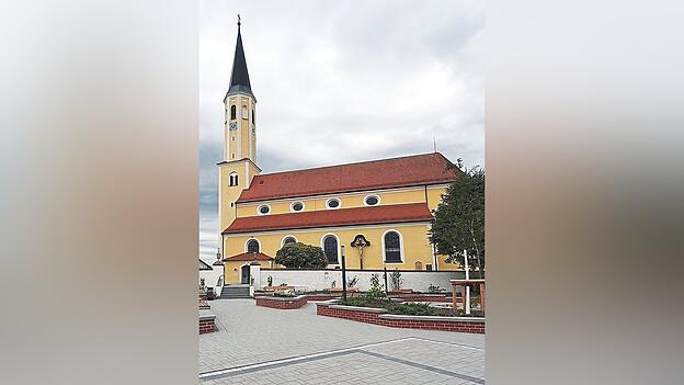 Ein besonders &uuml;berzeugendes Beispiel ist der neu gestaltete Dorfplatz in der Gemeinde Adlkofen.