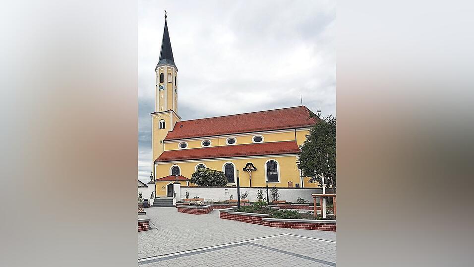 Ein besonders überzeugendes Beispiel ist der neu gestaltete Dorfplatz in der Gemeinde Adlkofen. Ein besonders überzeugendes Beispiel ist der neu gestaltete Dorfplatz in der Gemeinde Adlkofen.