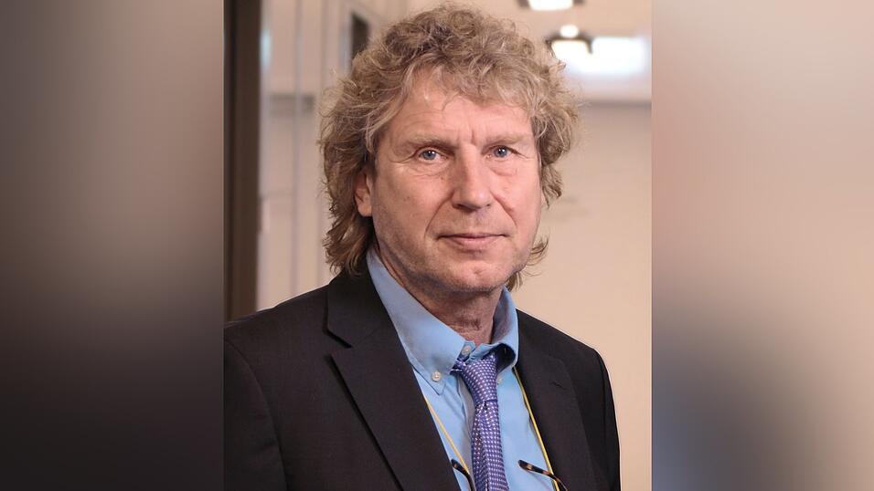 Wirtschaftswissenschaftler Bernd Raffelh&uuml;schen wird beim Wirtschaftstag im niederbayerischen Dingolfing die Statistiken sprechen lassen, und das im erfrischenden nordischen Dialekt.