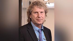 Wirtschaftswissenschaftler Bernd Raffelhüschen wird beim Wirtschaftstag im niederbayerischen Dingolfing die Statistiken sprechen lassen, und das im erfrischenden nordischen Dialekt. Wirtschaftswissenschaftler Bernd Raffelhüschen wird beim Wirtschaftstag im niederbayerischen Dingolfing die Statistiken sprechen lassen, und das im erfrischenden nordischen Dialekt.