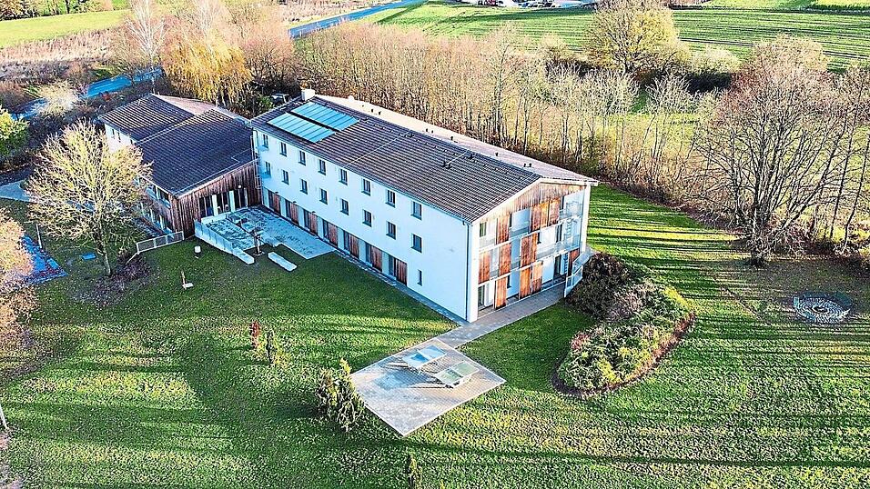 Nach einer Investition von rund vier Millionen Euro und einer über einjährigen Sanierungszeit war die Jugendherberge im April vergangenen Jahres wieder eröffnet worden. Seitdem gab es dort insgesamt rund 24.000 Übernachtungen. Nach einer Investition von rund vier Millionen Euro und einer über einjährigen Sanierungszeit war die Jugendherberge im April vergangenen Jahres wieder eröffnet worden. Seitdem gab es dort insgesamt rund 24.000 Übernachtungen.