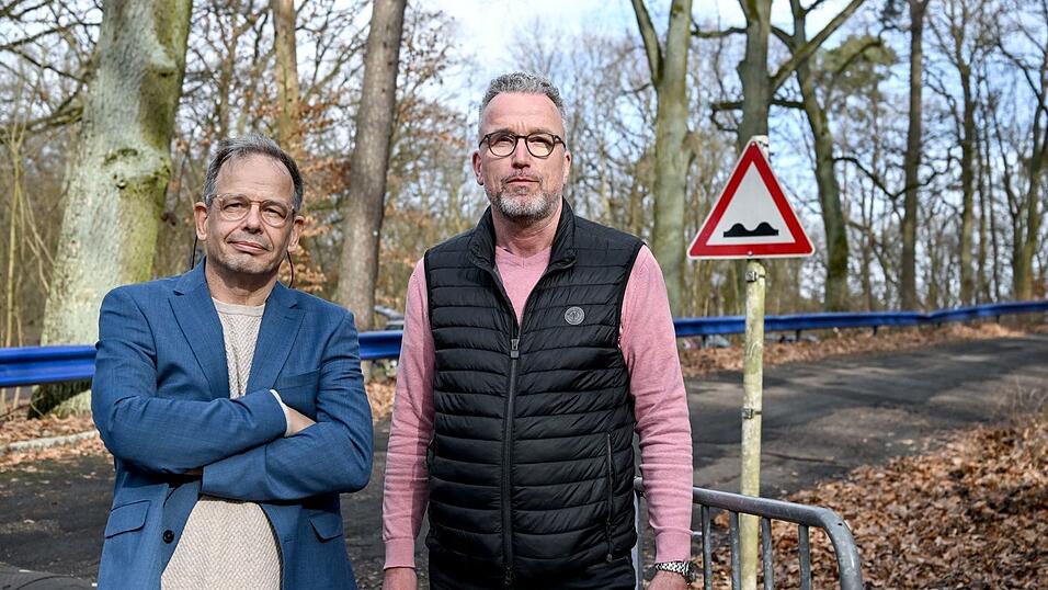 Die ARD-Journalisten Hajo Seppelt (l) und J&ouml;rg Mebus erhielten ein Hausverbot.