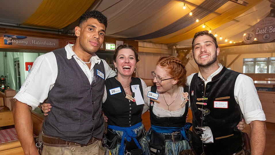 Die Partybilder vom Sonntag, 13. August 2023, aus dem Festzelt Reisinger. Die Partybilder vom Sonntag, 13. August 2023, aus dem Festzelt Reisinger.