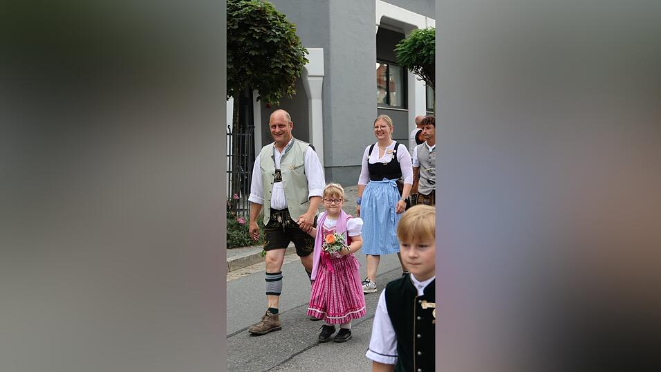 Alles richtig gemacht: Festwirt Stefan Fichtl freut sich &uuml;ber gro&szlig;en Zuspruch zum verlegten Volksfesteinzug.
