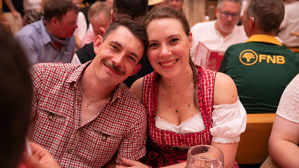 Die Partybilder vom Samstag, 9. August, aus dem Festzelt Krönner. Die Partybilder vom Samstag, 9. August, aus dem Festzelt Krönner.