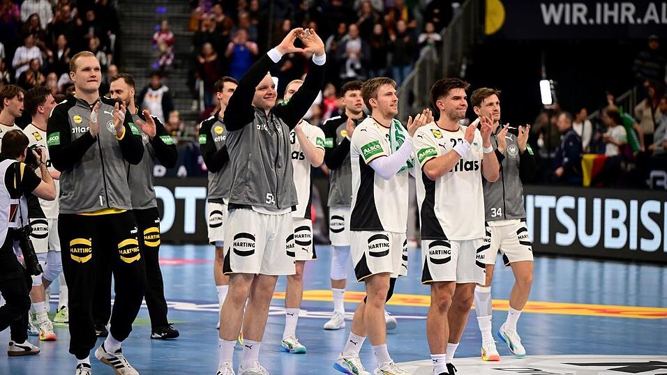 Die deutschen Handballer bedankten sich nach dem Sieg gegen Kroatien f&uuml;r die Unterst&uuml;tzung der Fans.