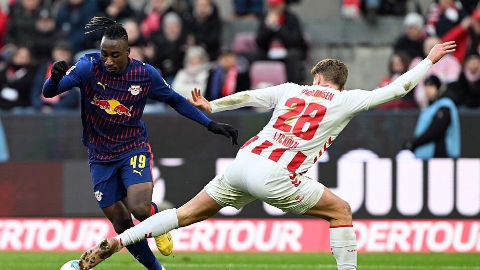 Der schnelle Yan Diomande (l) stellte seine Mitspieler immer wieder vor Probleme.