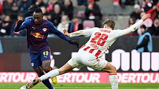 Der schnelle Yan Diomande (l) stellte seine Mitspieler immer wieder vor Probleme.