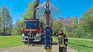 Oberb&uuml;rgermeister Dr. Moser wagte sich auf die Bierk&auml;sten.