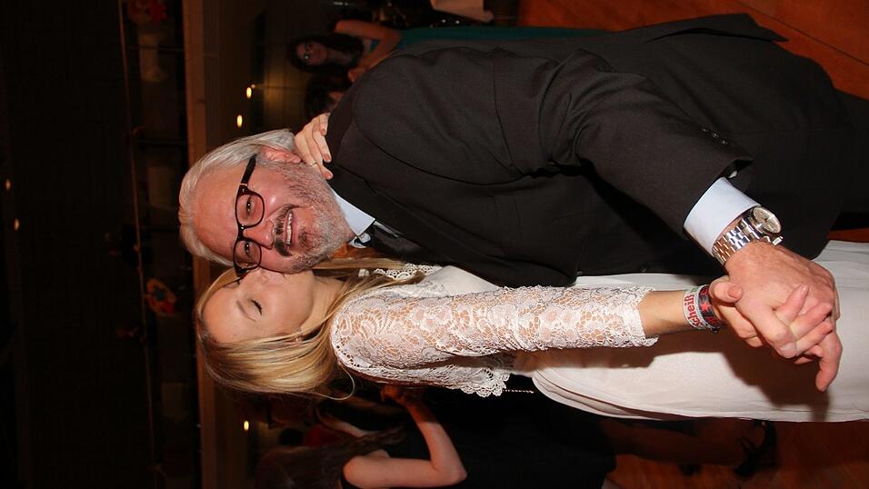 Die Bilder vom Abschlussball der Tanzschule Seidel in der Fraunhofer-Halle am 28. November. Die Bilder vom Abschlussball der Tanzschule Seidel in der Fraunhofer-Halle am 28. November.