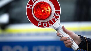 Mehrfach versuchte die Fahrerin, Kontrollen zu umgehen. (Symbolbild)