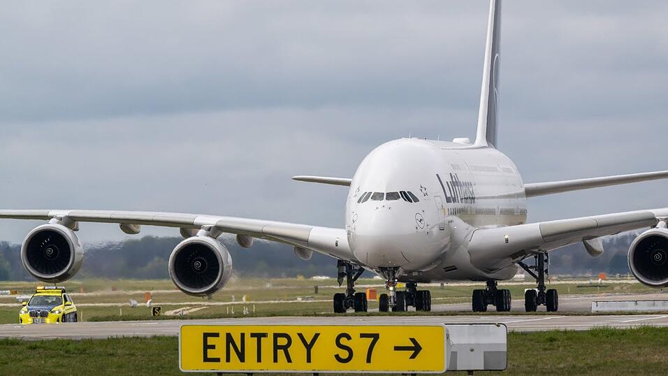 Eine frühere Landung einer Lufthansa A380 in München. (Illustration) Eine frühere Landung einer Lufthansa A380 in München. (Illustration)