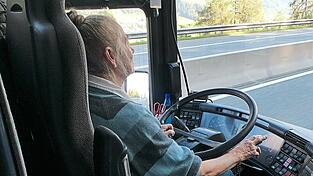 Helga Stuckenberger am Steuer ihres Busses und damit in ihrem Element. Helga Stuckenberger am Steuer ihres Busses und damit in ihrem Element.