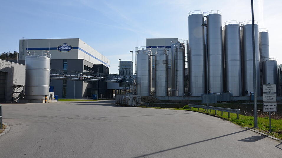 Die Milch wird in riesigen Tanks gelagert.