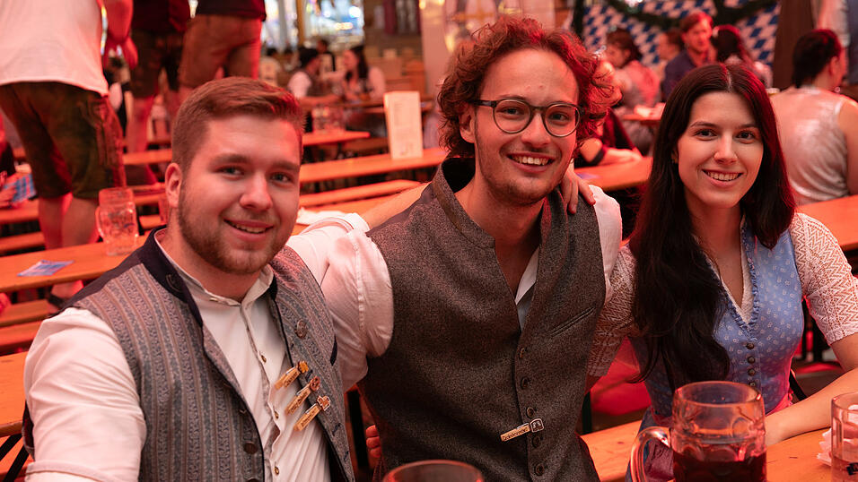 Die Partybilder vom Montag, 18. August, aus dem Festzelt Reisinger. Die Partybilder vom Montag, 18. August, aus dem Festzelt Reisinger.