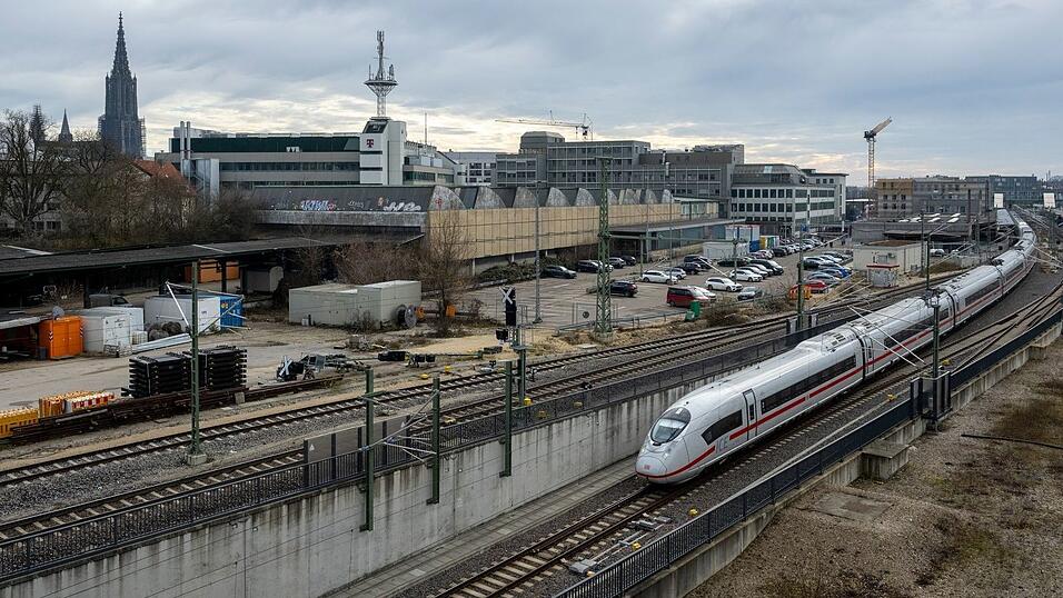 Der Ulmer Hauptbahnhof wird umfangreich saniert. (Foto-Produktion) Der Ulmer Hauptbahnhof wird umfangreich saniert. (Foto-Produktion)