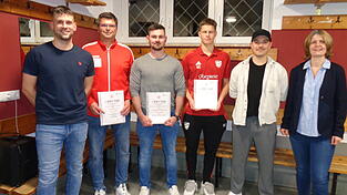 Simon Schott (l.), Hans-Jürgen Müller in Vertretung des verhinderten Valentin Binni, Stefan Wieser, Nepomuk Eberhard, Stefan Schrettenbrunner und Melanie Fröschl Simon Schott (l.), Hans-Jürgen Müller in Vertretung des verhinderten Valentin Binni, Stefan Wieser, Nepomuk Eberhard, Stefan Schrettenbrunner und Melanie Fröschl