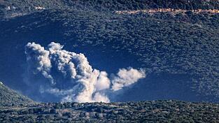 Israel bombardiert nach eigenen Angaben Stellungen der Hisbollah-Miliz im Libanon. (Archivbild)