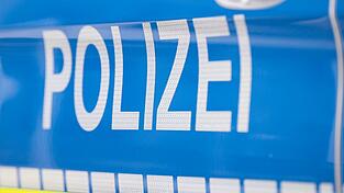 Ein Autofahrer soll seinen Unfall live im Steam ins Netz &uuml;bertragen haben.(Symbolbild)