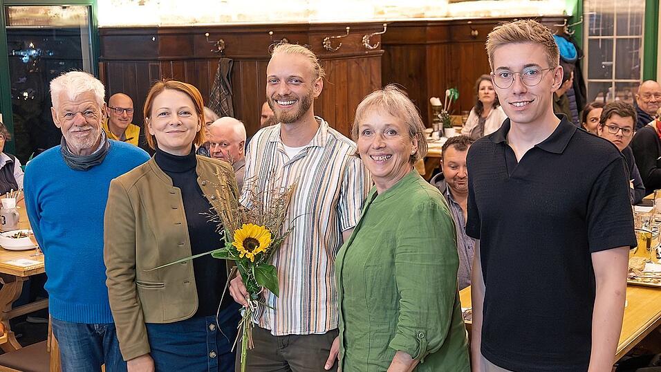 Kreisrat Franz Anneser, MdL Mia Goller, Landratskandidat Thomas Maier, Vorstandsvorsitzende Christine Aigner und Vorstandsvorsitzender Stefan Salzinger.