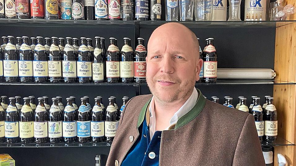 Bräu Michael Sturm ist es anzusehen, dass ganz viel Wehmut mitschwingt beim letzten Fest der Brauerei Krieger in Eigenregie. Bräu Michael Sturm ist es anzusehen, dass ganz viel Wehmut mitschwingt beim letzten Fest der Brauerei Krieger in Eigenregie.