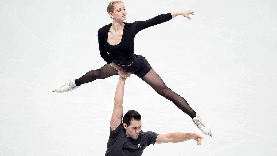 Minerva Hase und Nikita Volodin - hier im Training - liegen nach dem Kurzprogramm bei der EM auf dem zweiten Platz.