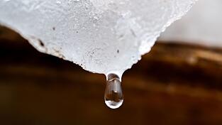 Viel Regen und milde Temperaturen sollen den letzten Schnee zum Schmelzen bringen.