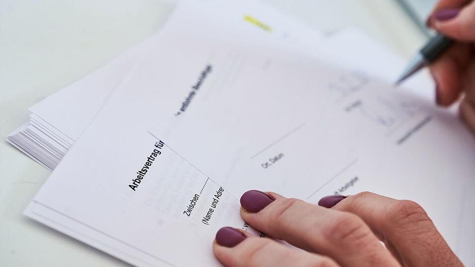 Arbeitnehmerinnen und Arbeitnehmer in Deutschland sollen verstärkt befristet eingestellt werden dürfen. (Symbolbild) Arbeitnehmerinnen und Arbeitnehmer in Deutschland sollen verstärkt befristet eingestellt werden dürfen. (Symbolbild)