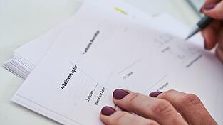 Arbeitnehmerinnen und Arbeitnehmer in Deutschland sollen verstärkt befristet eingestellt werden dürfen. (Symbolbild) Arbeitnehmerinnen und Arbeitnehmer in Deutschland sollen verstärkt befristet eingestellt werden dürfen. (Symbolbild)