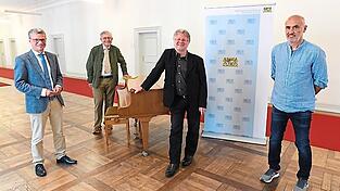 Bernd Sibler (von links) mit Thomas Goppel (Bayerischer Musikrat), Bernd Schweinar (Verband f&uuml;r Popkultur) und Axel Ballreich (Verband Livekomm)