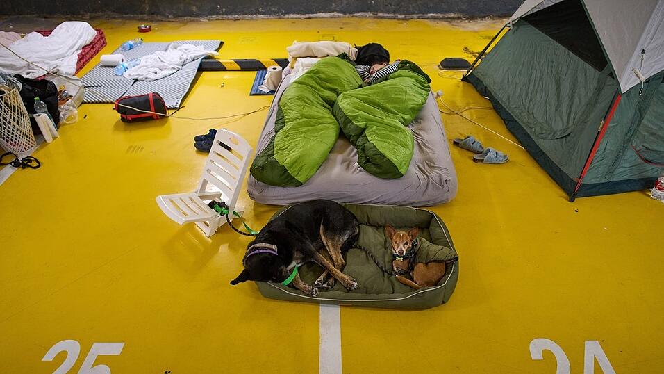 Viele Menschen in Israel schlafen derzeit in Tiefgaragen oder Schutzr&auml;umen. (Archivbild)