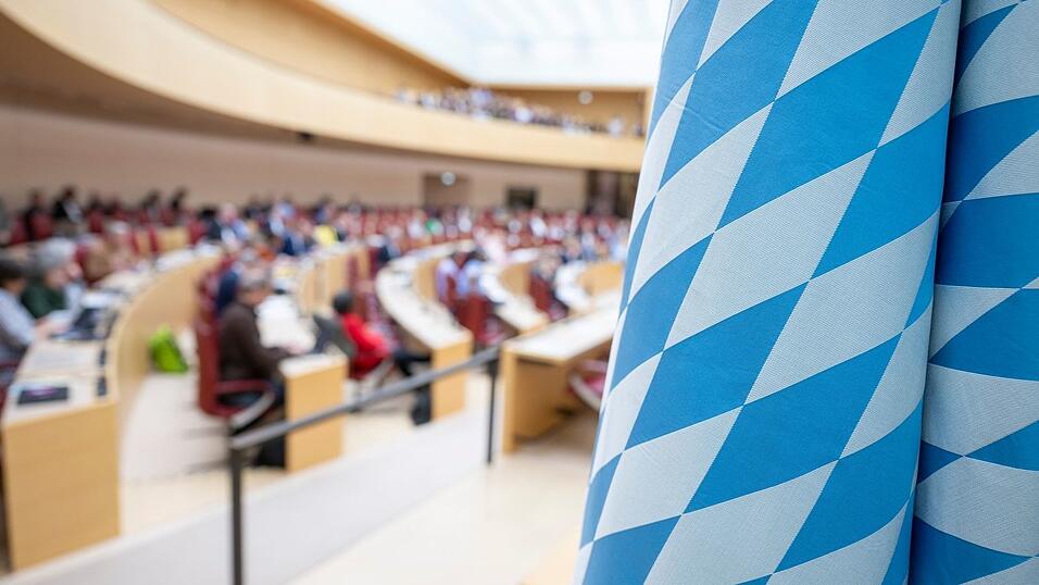 Der Landtag ist mit großer Mehrheit gegen eine Amtszeitbegrenzung für den Regierungschef. (Archivbild) Der Landtag ist mit großer Mehrheit gegen eine Amtszeitbegrenzung für den Regierungschef. (Archivbild)
