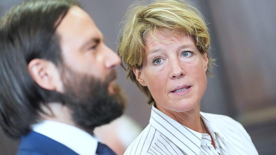 Christina Block bestreitet die Vorwürfe der Anklage. Christina Block bestreitet die Vorwürfe der Anklage.