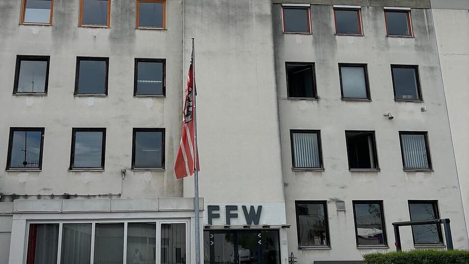 Die Hauptfeuerwache an der Siemensstraße: Die eigentlich geplante Generalsanierung mit Teilneubau kann aus finanziellen Gründen nicht umgesetzt werden.