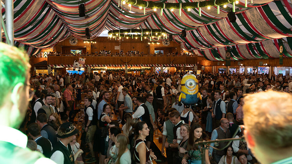 Die Partybilder vom Montag, 12. August 2024, aus dem Festzelt Weckmann. Die Partybilder vom Montag, 12. August 2024, aus dem Festzelt Weckmann.