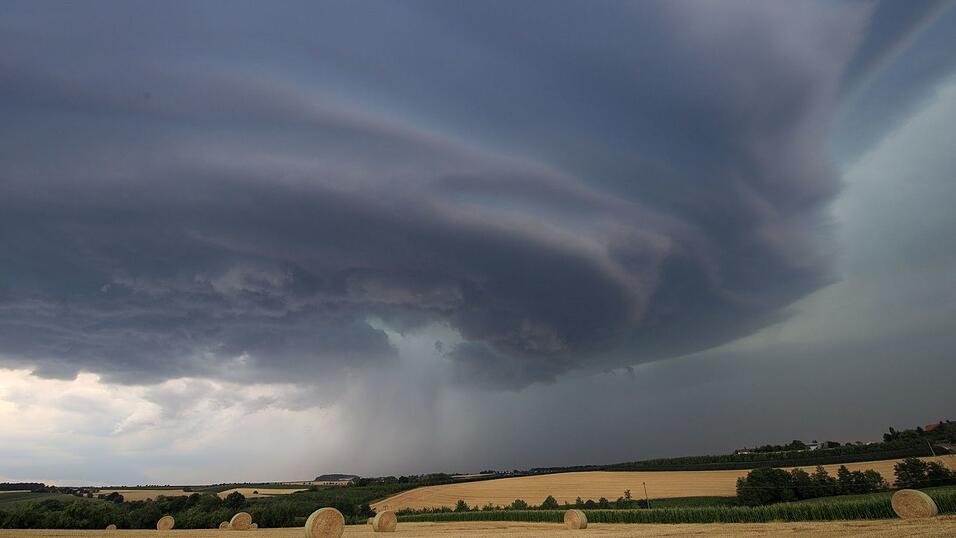 Der Deutsche Wetterdienst rechnet erneut mit Gewittern über Deutschland (Archivbild) Der Deutsche Wetterdienst rechnet erneut mit Gewittern über Deutschland (Archivbild)